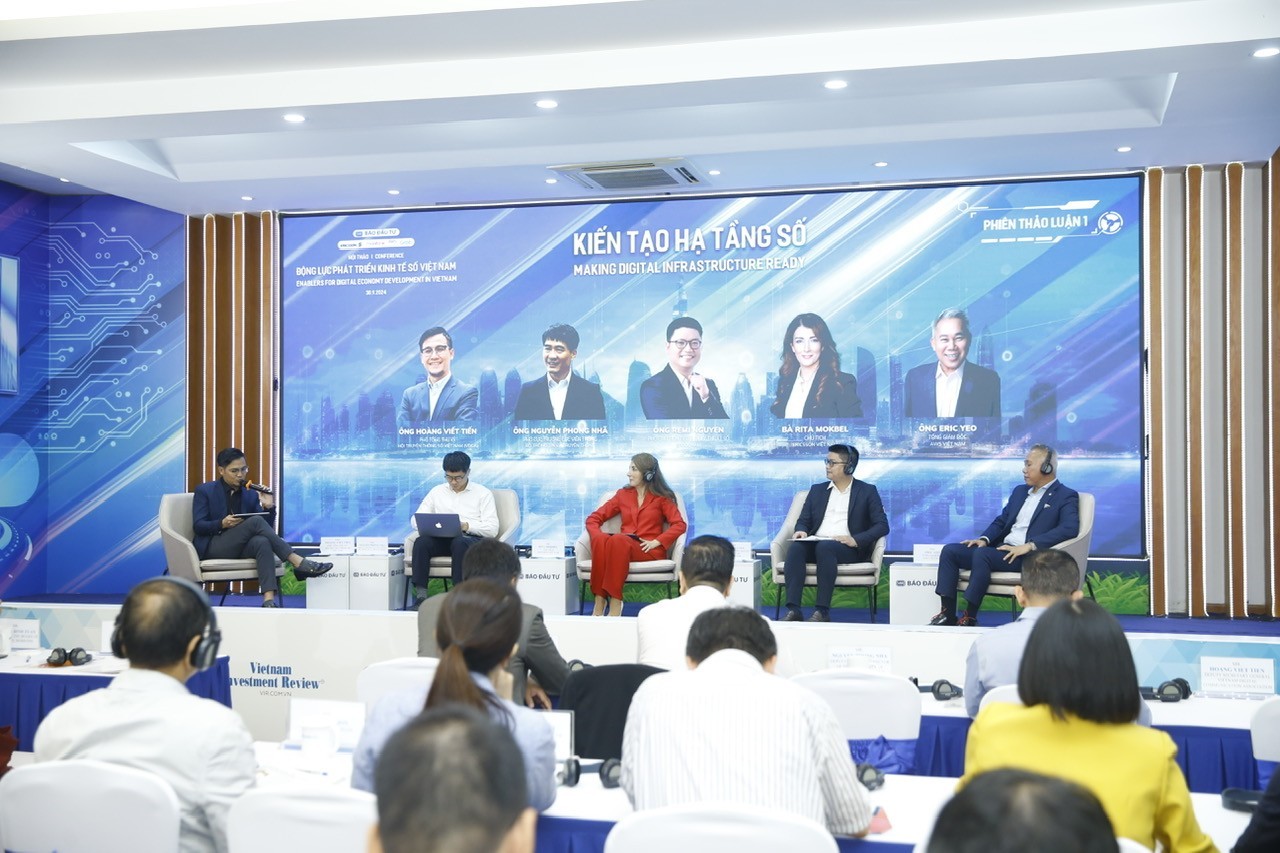 Các chuyên gia thảo luận về phát triển kinh tế số. Các chuyên gia thảo luận về phát triển kinh tế số.