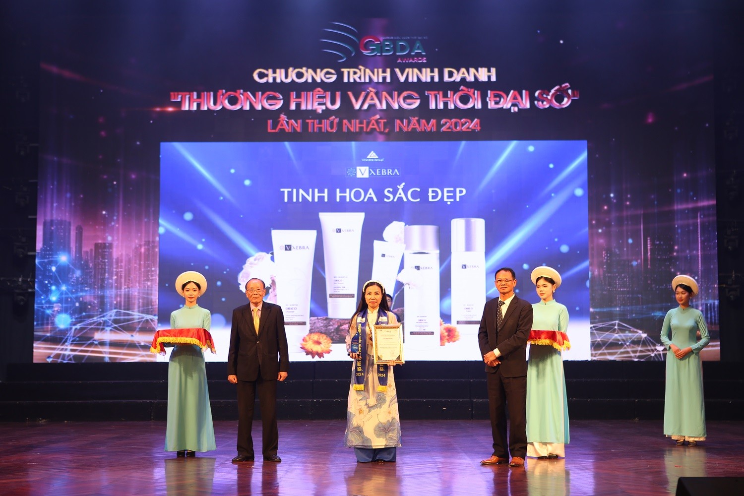 Chương trình “Thương hiệu Vàng thời đại số” lần thứ nhất năm 2024 vinh danh 40 sản phẩm, 22 thương hiệu Chương trình “Thương hiệu Vàng thời đại số” lần thứ nhất năm 2024 vinh danh 40 sản phẩm, 22 thương hiệu