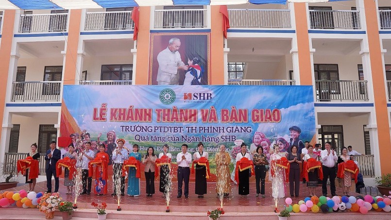 2 công trình lớp học do Ngân hàng SHB trao tặng đã giúp ước mơ được dạy và học trong ngôi trường mới của thầy trò trở thành sự thật 2 công trình lớp học do Ngân hàng SHB trao tặng đã giúp ước mơ được dạy và học trong ngôi trường mới của thầy trò trở thành sự thật