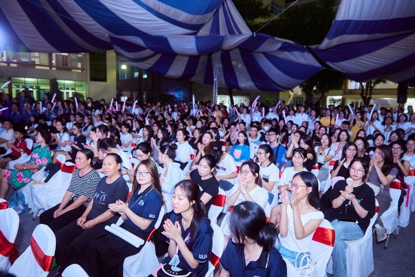 Newcomer2024 thu hút đông đảo các sinh viên Trường ULSA tham gia. Newcomer2024 thu hút đông đảo các sinh viên Trường ULSA tham gia.