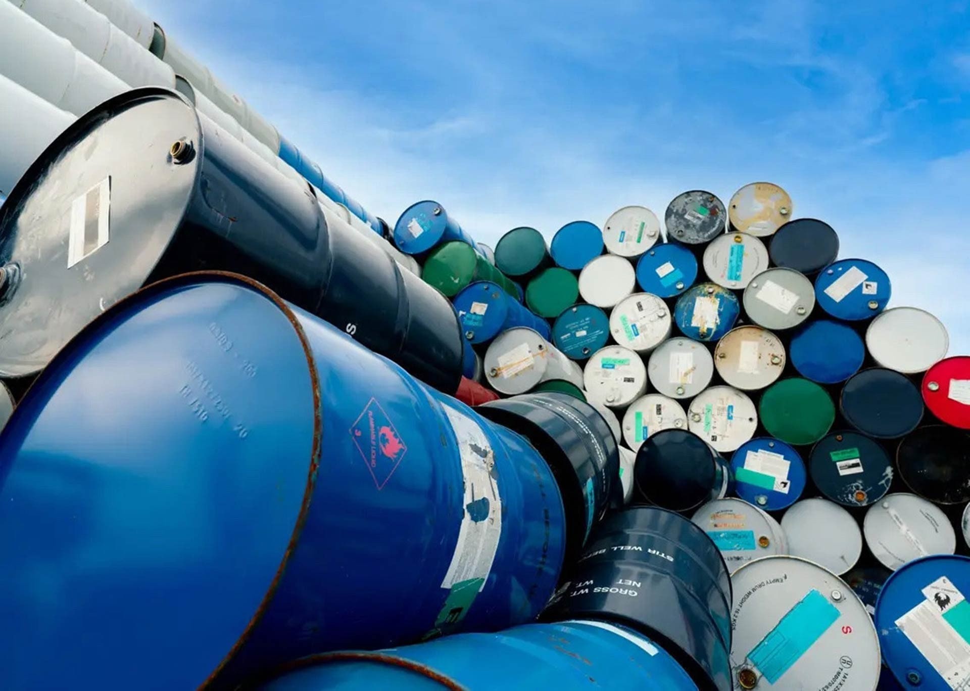 Trên thị trường thế giới, giá dầu tuần trước ghi nhận tuần giảm sốc. Trên thị trường thế giới, giá dầu tuần trước ghi nhận tuần giảm sốc.