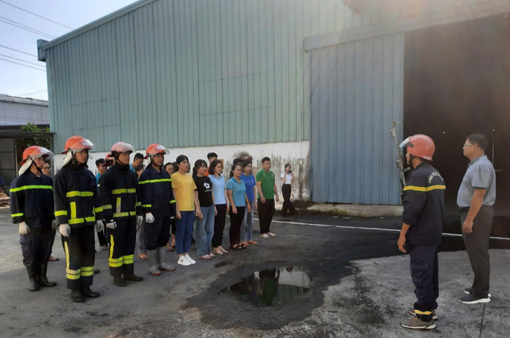 undefined CBNV nghe báo cáo kết quả thực tập PCCC&CNCH (Ảnh: Ngọc Hiển)