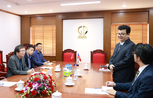 Ngài Sergio Narea  –  Đại sứ Chi-lê tại Việt Nam phát biểu tại buổi làm việc