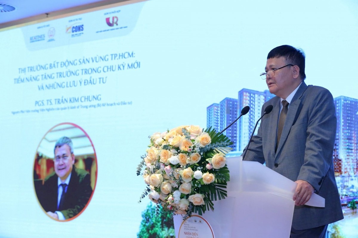 PGS. TS. Trần Kim Chung - nguyên Phó viện trưởng Viện Nghiên cứu quản lý kinh tế Trung ương. PGS. TS. Trần Kim Chung - nguyên Phó viện trưởng Viện Nghiên cứu quản lý kinh tế Trung ương.