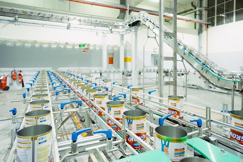 Hệ thống 14 nhà máy đạt nhiều tiêu chuẩn quốc tế và thực hành sản xuất xanh giúp Vinamilk đáp ứng được tiêu chí ngày càng cao của nhiều thị trường xuất khẩu. Hệ thống 14 nhà máy đạt nhiều tiêu chuẩn quốc tế và thực hành sản xuất xanh giúp Vinamilk đáp ứng được tiêu chí ngày càng cao của nhiều thị trường xuất khẩu.