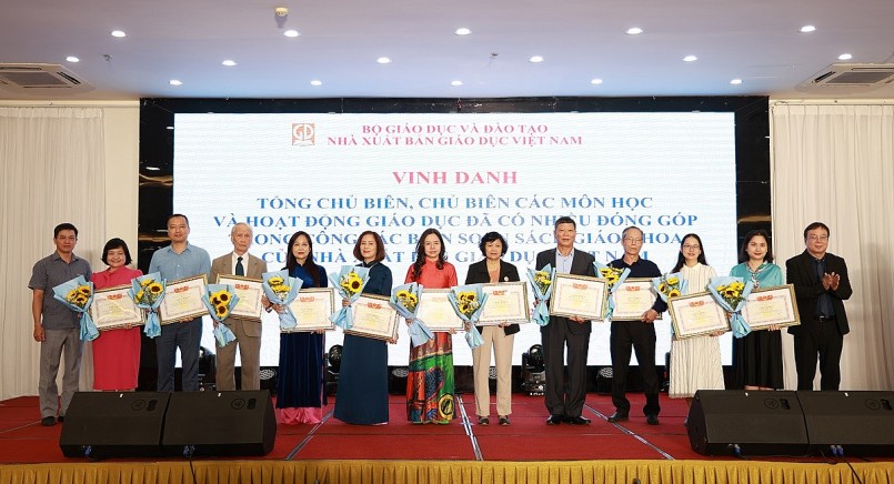 NXB Giáo dục Việt Nam về cơ bản đã hoàn thành việc biên soạn hai bộ sách giáo khoa theo Chương trình Giáo dục phổ thông 2018