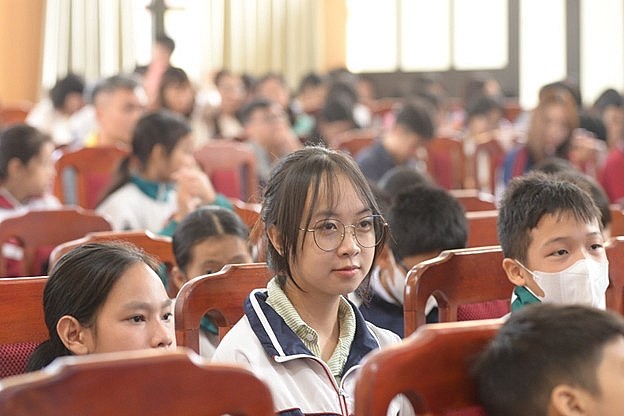 Niềm vui của Nguyễn Thùy Dung khi được nhận học bổng từ Công ty Tân Hiệp Phát Niềm vui của Nguyễn Thùy Dung khi được nhận học bổng từ Công ty Tân Hiệp Phát