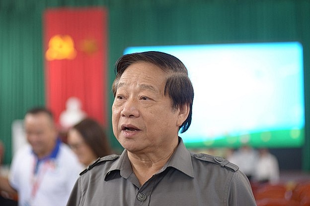 Chủ tịch Hội Khuyến học tỉnh Hà Nam Đỗ Văn Sáng tại buổi trao học bổng Chủ tịch Hội Khuyến học tỉnh Hà Nam Đỗ Văn Sáng tại buổi trao học bổng