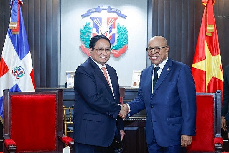 Khẳng định Việt Nam độc lập, tự chủ, tự tin, tự lực, tự cường, tự hào dân tộc, đóng góp trách nhiệm, hiệu quả trước các vấn đề toàn cầu