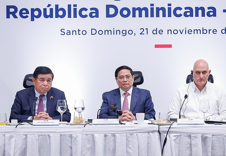 Khẳng định Việt Nam độc lập, tự chủ, tự tin, tự lực, tự cường, tự hào dân tộc, đóng góp trách nhiệm, hiệu quả trước các vấn đề toàn cầu