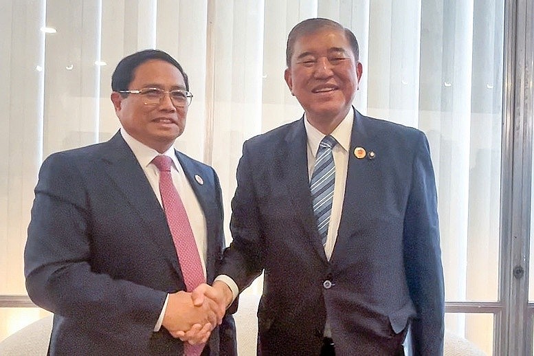 Khẳng định Việt Nam độc lập, tự chủ, tự tin, tự lực, tự cường, tự hào dân tộc, đóng góp trách nhiệm, hiệu quả trước các vấn đề toàn cầu