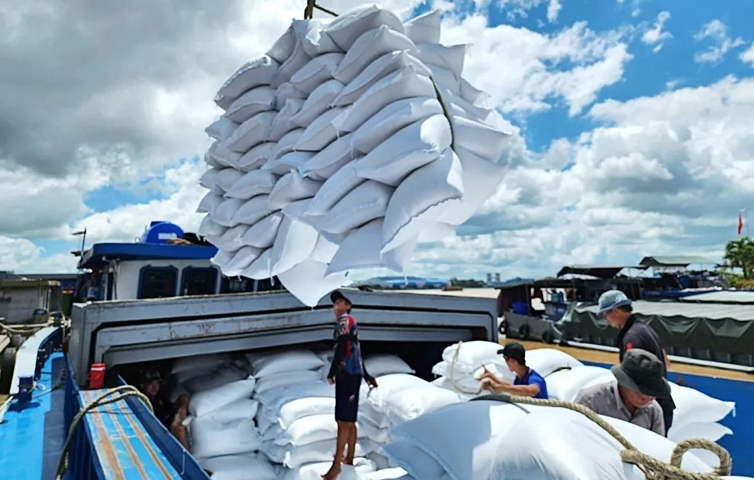 Lần đầu tiên xuất khẩu gạo Việt Nam vượt 5 tỷ USD Lần đầu tiên xuất khẩu gạo Việt Nam vượt 5 tỷ USD