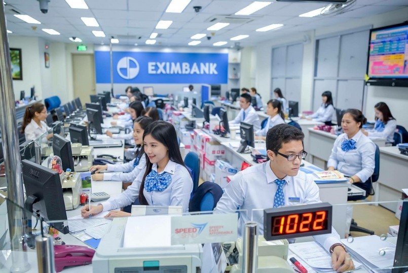 EximBank là Ngân hàng thương mại cổ phần xuất hiện đầu tiên ở Việt Nam. EximBank là Ngân hàng thương mại cổ phần xuất hiện đầu tiên ở Việt Nam.
