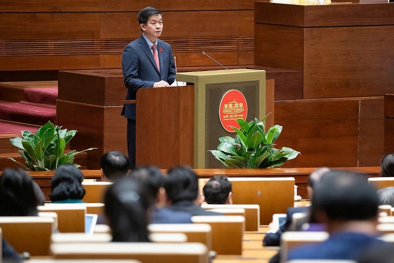 Trước khi tiến hành biểu quyết, Tổng Thư ký Quốc hội, Chủ nhiệm Văn phòng Quốc hội Lê Quang Tùng trình bày toàn văn dự thảo Nghị quyết Kỳ họp thứ 8 Quốc hội khóa XV Trước khi tiến hành biểu quyết, Tổng Thư ký Quốc hội, Chủ nhiệm Văn phòng Quốc hội Lê Quang Tùng trình bày toàn văn dự thảo Nghị quyết Kỳ họp thứ 8 Quốc hội khóa XV