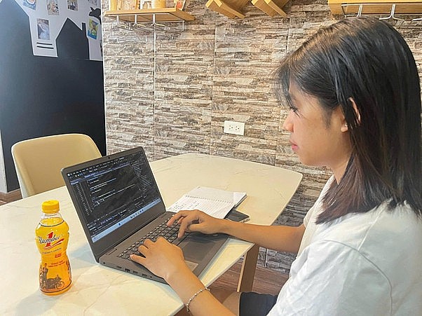 Những đêm chạy deadline là cảnh quen của dân công sở vào giai đoạn cuối năm Những đêm chạy deadline là cảnh quen của dân công sở vào giai đoạn cuối năm