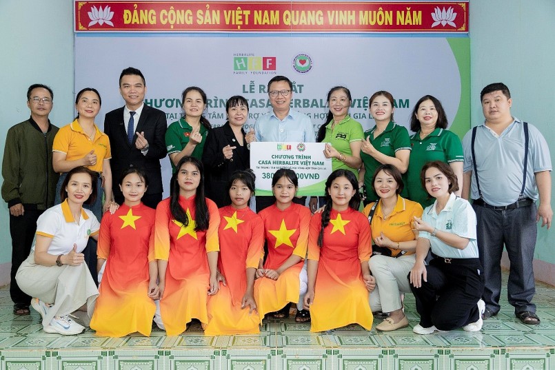 Ông Vũ Văn Thắng, Tổng Giám đốc Herbalife Việt Nam và Campuchia tại buổi ra mắt Casa Herbalife Việt Nam ở Gia Lai Ông Vũ Văn Thắng, Tổng Giám đốc Herbalife Việt Nam và Campuchia tại buổi ra mắt Casa Herbalife Việt Nam ở Gia Lai