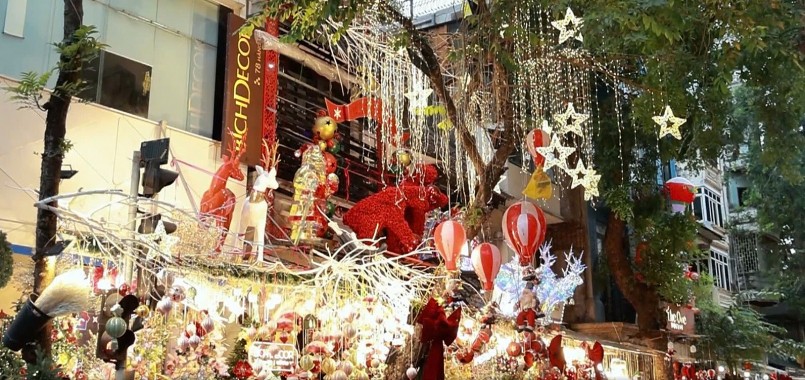 Mê mẩn không khí Giáng sinh trên phố Hàng Mã
