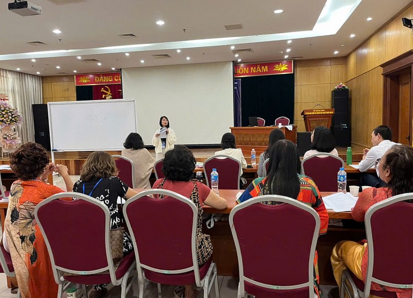 Giáo viên thực hành dạy minh hoạ một tiết học Giáo viên thực hành dạy minh hoạ một tiết học