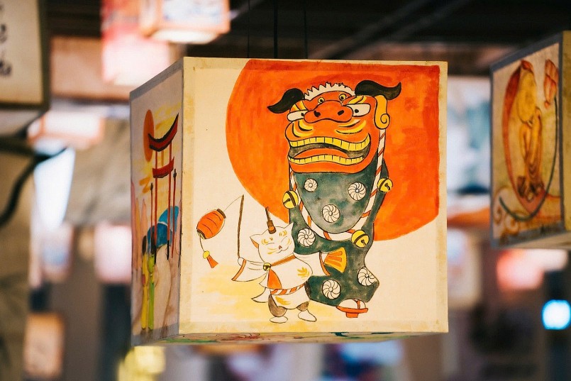 Tranh “Ký ức đồng dao” được vẽ lại làm đèn đăng tại triển lãm nghệ thuật. Ảnh: Sun World Ba Den Mountain