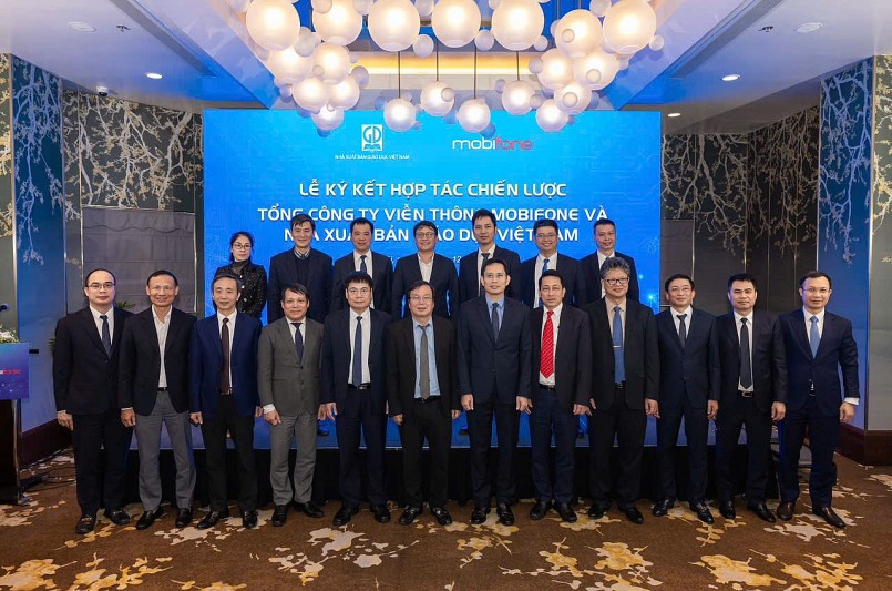 Các vị đại biểu chụp hình lưu niệm. Các vị đại biểu chụp hình lưu niệm.