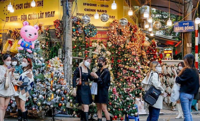 "Thủ phủ" bán đồ trang trí ở Hà Nội vẫn ảm đạm trước Giáng sinh "Thủ phủ" bán đồ trang trí ở Hà Nội vẫn ảm đạm trước Giáng sinh