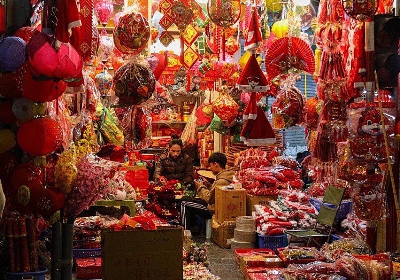 "Thủ phủ" bán đồ trang trí ở Hà Nội vẫn ảm đạm trước Giáng sinh "Thủ phủ" bán đồ trang trí ở Hà Nội vẫn ảm đạm trước Giáng sinh