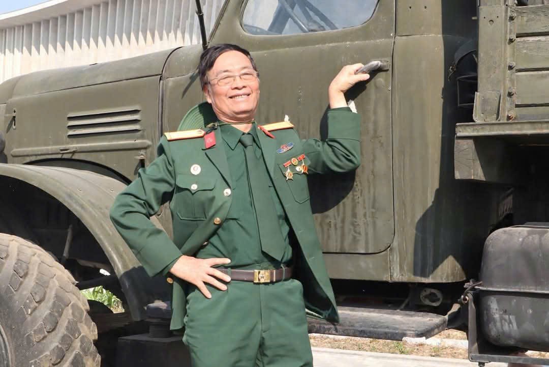 Đồng chí Nguyễn Thái Thư là một trong số các chiến sĩ lái xe chi viện từ Bắc vào Nam trong kháng chiến chống Mỹ (Ảnh: Phan Oanh)