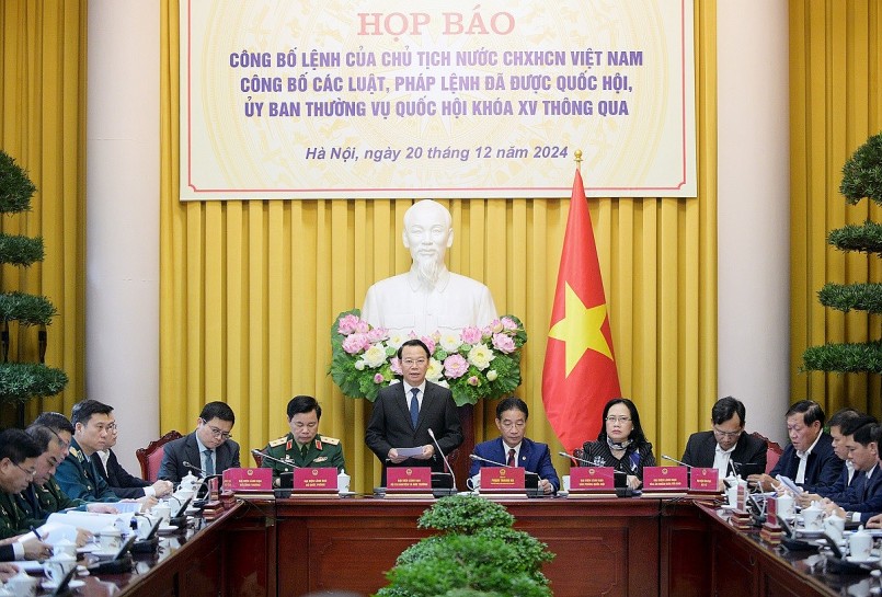 Bộ trưởng Bộ Tài nguyên và Môi trường Đỗ Đức Duy giới thiệu những nội dung mới của Luật Địa chất và Khoáng sản 2024. Bộ trưởng Bộ Tài nguyên và Môi trường Đỗ Đức Duy giới thiệu những nội dung mới của Luật Địa chất và Khoáng sản 2024.