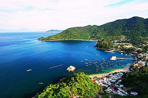 Nhóm kinh tế biển gồm các chỉ tiêu: Số hộ khai thác, nuôi trồng thủy sản biển; số lượng tàu biển; số lượng trung tâm kinh tế biển; số cơ sở lưu trú du lịch biển… Nhóm kinh tế biển gồm các chỉ tiêu: Số hộ khai thác, nuôi trồng thủy sản biển; số lượng tàu biển; số lượng trung tâm kinh tế biển; số cơ sở lưu trú du lịch biển…