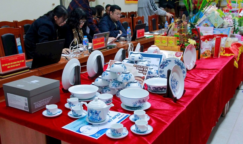 Gốm sứ là một trong những nhóm sản phẩm tiềm năng OCOP 5 sao cấp quốc gia. Ảnh: Tùng Nguyễn Gốm sứ là một trong những nhóm sản phẩm tiềm năng OCOP 5 sao cấp quốc gia. Ảnh: Tùng Nguyễn
