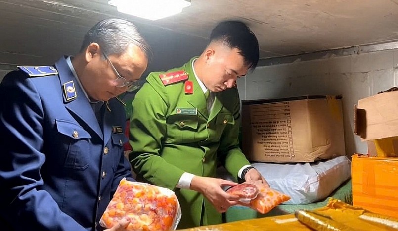 Người dân cần cảnh giác với thực phẩm không rõ nguồn gốc dịp cận Tết Người dân cần cảnh giác với thực phẩm không rõ nguồn gốc dịp cận Tết