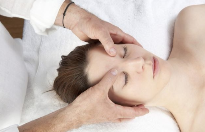 Từ vụ đột quỵ khi đi massage, bác sĩ đưa lời khuyên khi xoa bóp, bấm huyệt