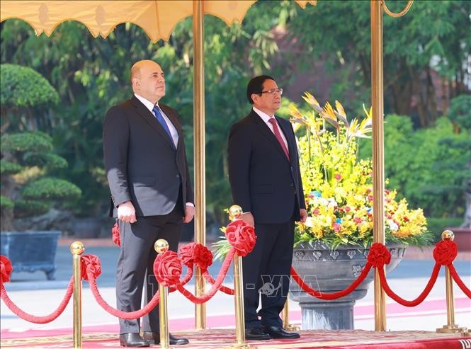 Thủ tướng Phạm Minh Chính và Thủ tướng Liên bang Nga Mikhail Vladimirovich Mishustin trên bục danh dự, nghe Quân nhạc cử Quốc thiều hai nước. Ảnh: Dương Giang/TTXVN Thủ tướng Phạm Minh Chính và Thủ tướng Liên bang Nga Mikhail Vladimirovich Mishustin trên bục danh dự, nghe Quân nhạc cử Quốc thiều hai nước. Ảnh: Dương Giang/TTXVN