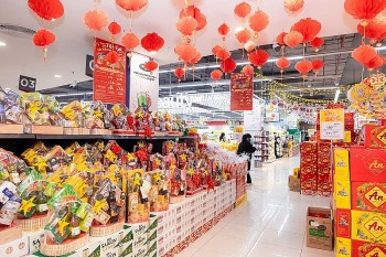 Hàng hoá Tết dồi dào, nhiều chương trình khuyến mãi "khủng"