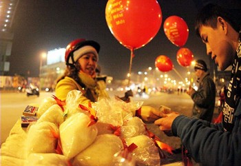 Chuyên gia văn hoá lý giải ý nghĩa phong tục "Đầu năm mua muối, cuối năm mua vôi"