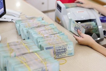 Vì sao nhiều ngân hàng tăng lãi suất tiết kiệm dịp Tết?