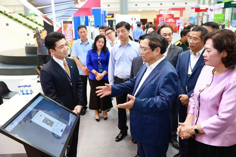 Giải pháp Dịch vụ thu hộ qua tài khoản định danh SLINK nổi bật tại sự kiện Chuyển đổi số ngành ngân hàng năm 2024 Giải pháp Dịch vụ thu hộ qua tài khoản định danh SLINK nổi bật tại sự kiện Chuyển đổi số ngành ngân hàng năm 2024