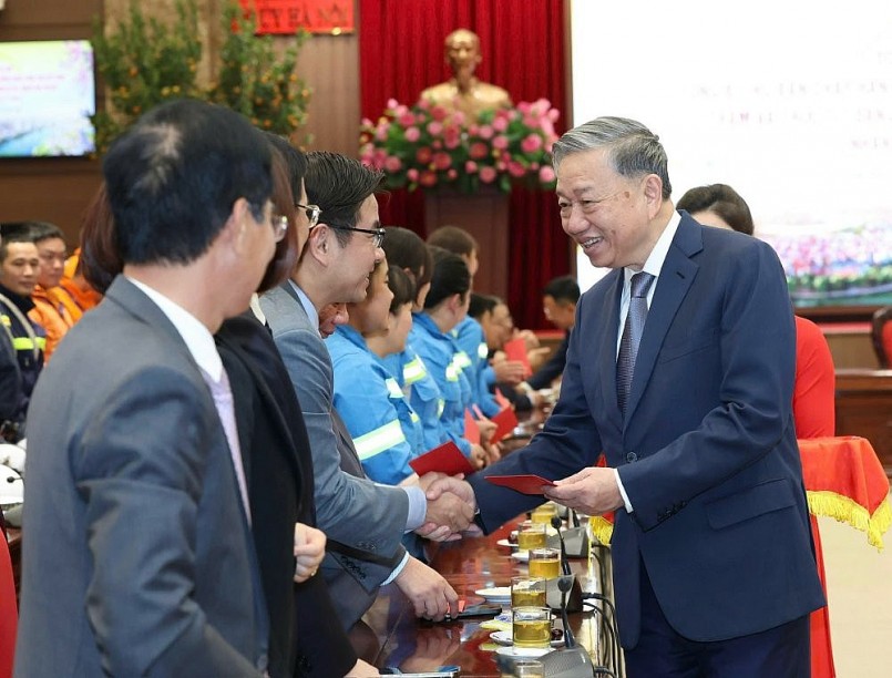 Tổng Bí thư Tô Lâm mừng tuổi công nhân viên lao động Thủ đô Tổng Bí thư Tô Lâm mừng tuổi công nhân viên lao động Thủ đô