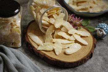 Mứt gừng ngày Tết không chỉ là món ăn ngon mà còn là "vị thuốc" quý