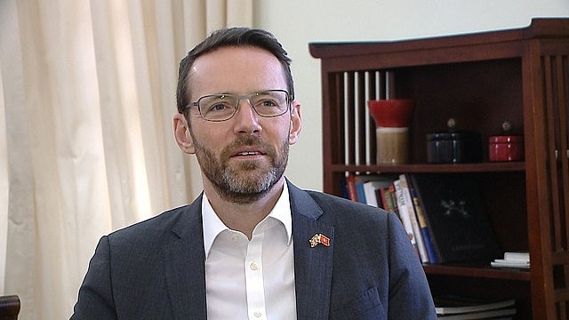 Đại sứ Anh Ian Frew Đại sứ Anh Ian Frew