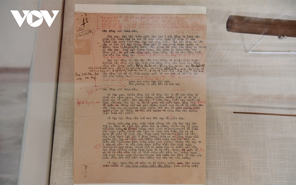 Diễn văn khai mạc Chủ tịch Hồ Chí Minh trình bày tại Đại hội đại biểu toàn quốc lần thứ III của Đảng ngày 5/9/1960. Trên văn bản có bút tích Chủ tịch Hồ Chí Minh sửa bằng mực đỏ. Kỳ Đại hội này đã quyết định lấy ngày 3/2 làm ngày kỷ niệm thành lập Đảng. Diễn văn khai mạc Chủ tịch Hồ Chí Minh trình bày tại Đại hội đại biểu toàn quốc lần thứ III của Đảng ngày 5/9/1960. Trên văn bản có bút tích Chủ tịch Hồ Chí Minh sửa bằng mực đỏ. Kỳ Đại hội này đã quyết định lấy ngày 3/2 làm ngày kỷ niệm thành lập Đảng.