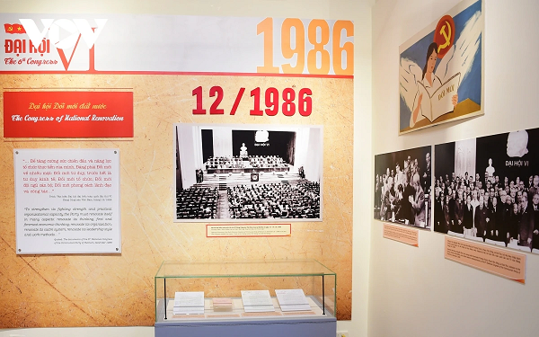 Phần trưng bày về Đại hội đại biểu toàn quốc lần thứ VI của Đảng năm 1986. Đây là kỳ Đại hội đề ra đường lối Đổi mới. Phần trưng bày về Đại hội đại biểu toàn quốc lần thứ VI của Đảng năm 1986. Đây là kỳ Đại hội đề ra đường lối Đổi mới.