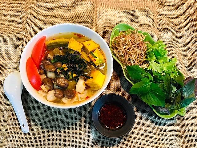 Bún ốc giải ngán ngày tết, ăn sao để không ảnh hưởng đến sức khỏe? Bún ốc giải ngán ngày tết, ăn sao để không ảnh hưởng đến sức khỏe?