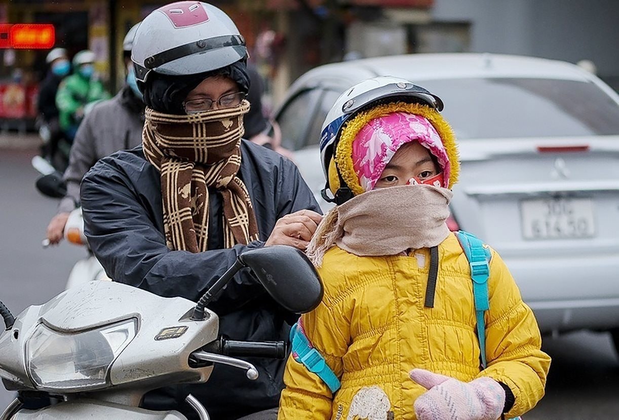 Khi rét đậm, rét hại kéo dài, cần chủ động giữ ấm cơ thể để phòng ngừa bệnh tật. Khi rét đậm, rét hại kéo dài, cần chủ động giữ ấm cơ thể để phòng ngừa bệnh tật.