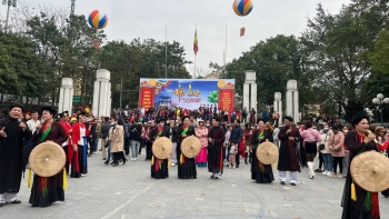 Du khách thập phương nô nức trẩy hội Lim xuân Ất Tỵ