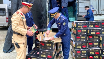 Lạng Sơn: Phát hiện, thu giữ gần 4.000 túi xúc xích không rõ nguồn gốc