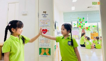 Dịch cúm bùng phát, trẻ ở nhà hay đi học dễ mắc bệnh hơn?