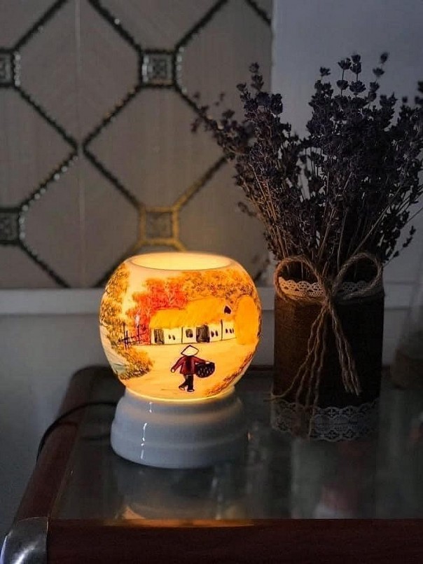 Thời tiết nồm ẩm kéo dài, đèn xông tinh dầu bỗng chốc trở nên đắt hàng Thời tiết nồm ẩm kéo dài, đèn xông tinh dầu bỗng chốc trở nên đắt hàng