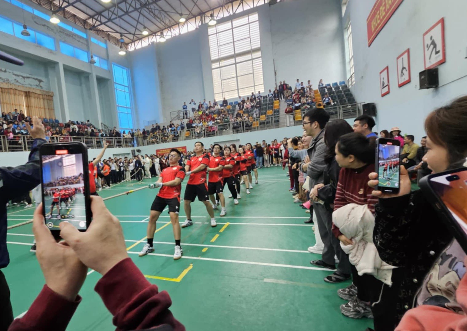 undefined Đội tuyển kéo co của bệnh viện Ung Bướu Thanh Hóa