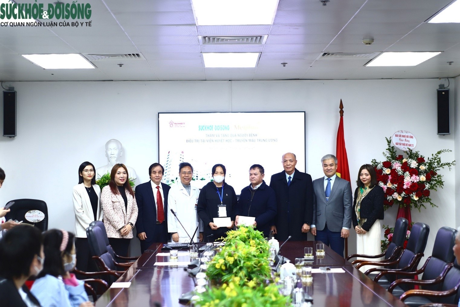 2 người bệnh ghép tế bào gốc (chi phí điều trị rất cao) được hỗ trợ 10.000.000/người. 2 người bệnh ghép tế bào gốc (chi phí điều trị rất cao) được hỗ trợ 10.000.000/người.